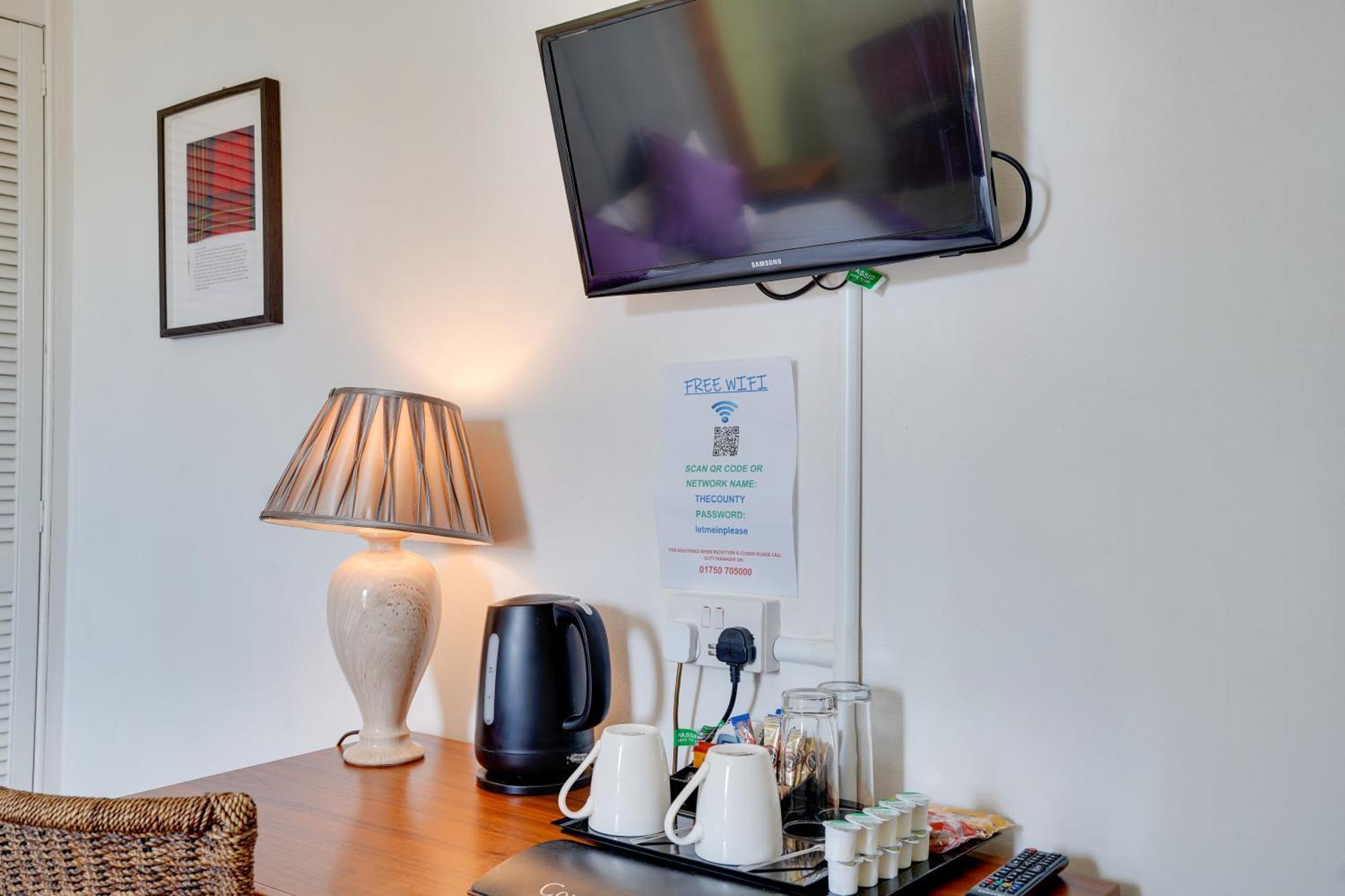 The County Hotel - Self Check-In, Ultra Fast Wi-Fi, Free Parking, Central Location Selkirk Exterior foto