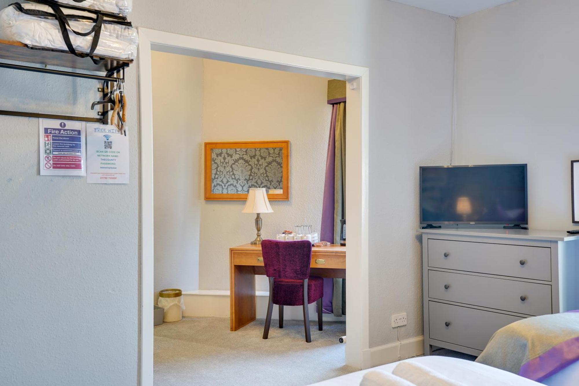 The County Hotel - Self Check-In, Ultra Fast Wi-Fi, Free Parking, Central Location Selkirk Exterior foto